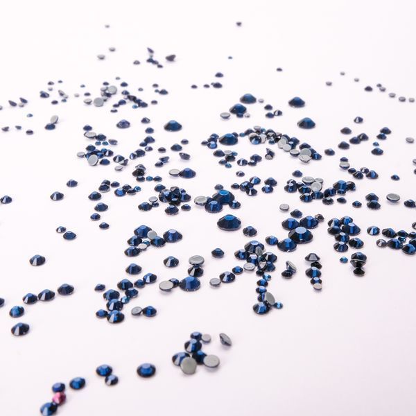 Стрази Swarovski колір №4 різних розмірів Master Professional 0313 фото